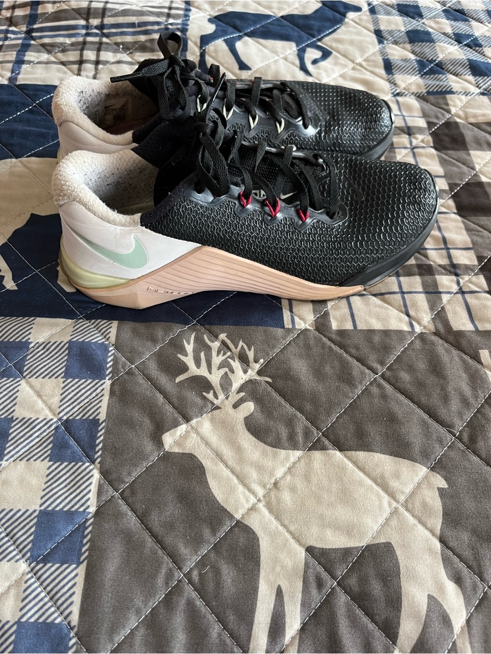 EUC NIKE METCOM 5 WOMENS SIZE 8.5